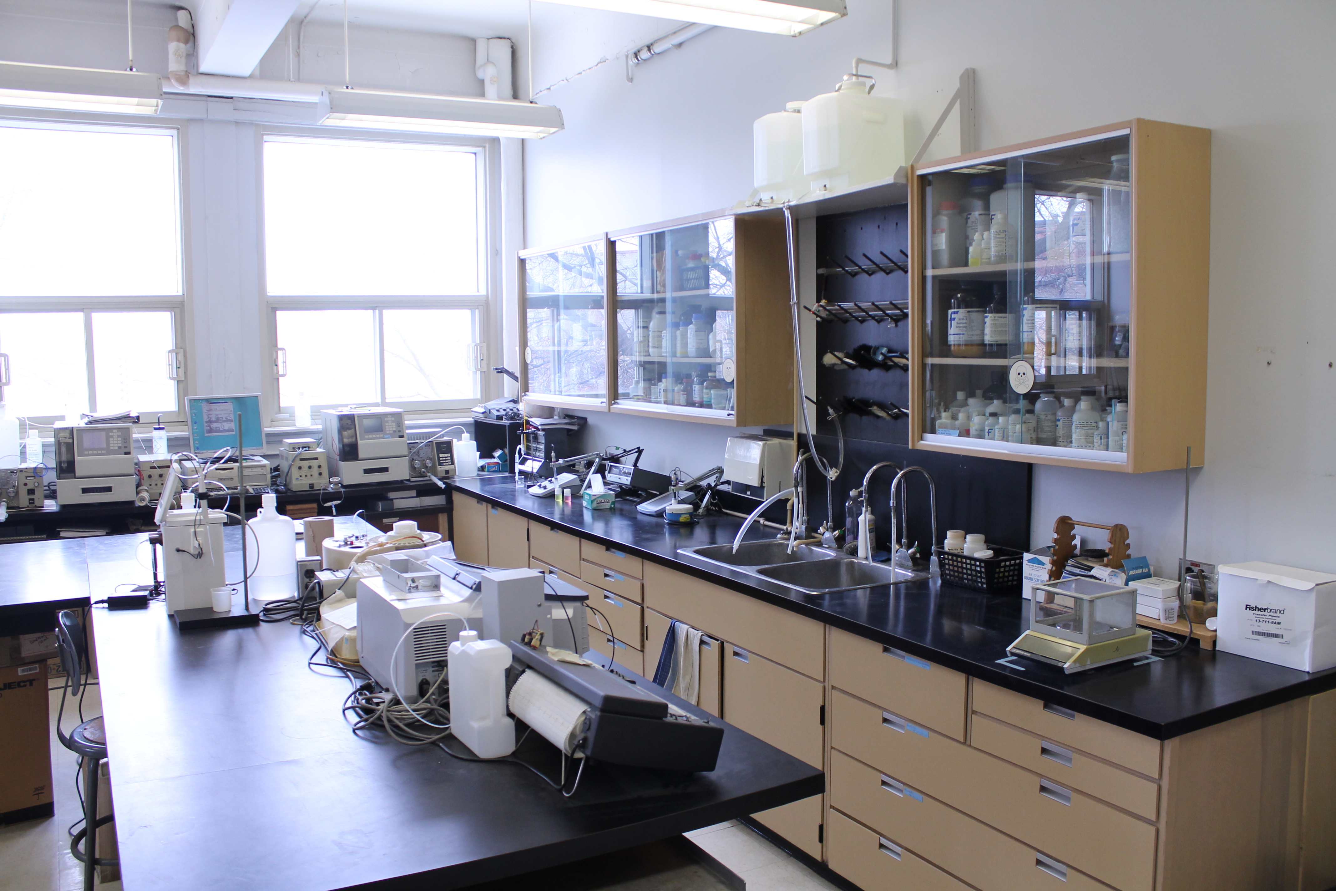Les laboratoires du Strathcona : multifonctionnels, mais datés